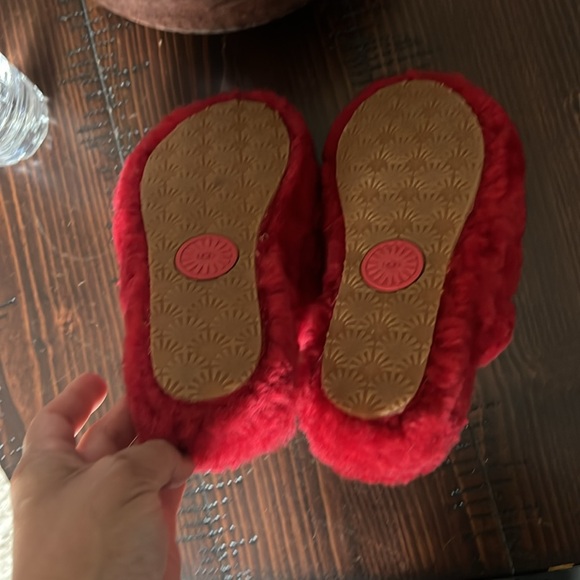 Uggs slippers - Picture 3 of 4